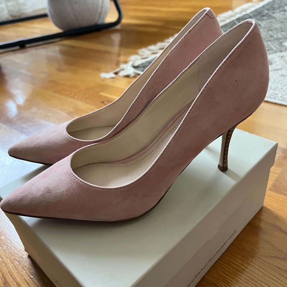 Marc Fisher Suede Pumps Size 8 NWT